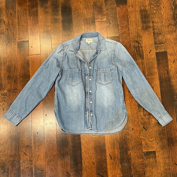 J. Crew Tops - J CREW Everyday Chambray Button Down Blue Shirt - size 8